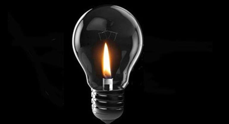 Cortes de luz - energía eléctrica - lamparita y vela