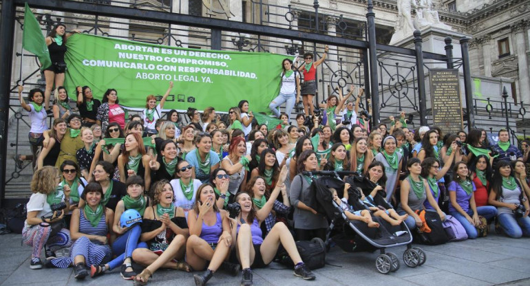 Marcha a favor del Aborto - debate sobre la despenalización en Diputados (NA)