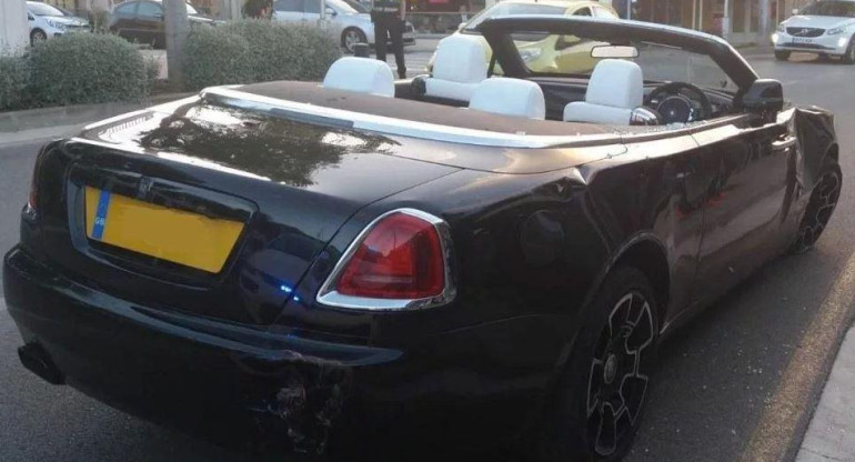 Millonario estrelló su Rolls Royce de 360.000 euros contra una tienda