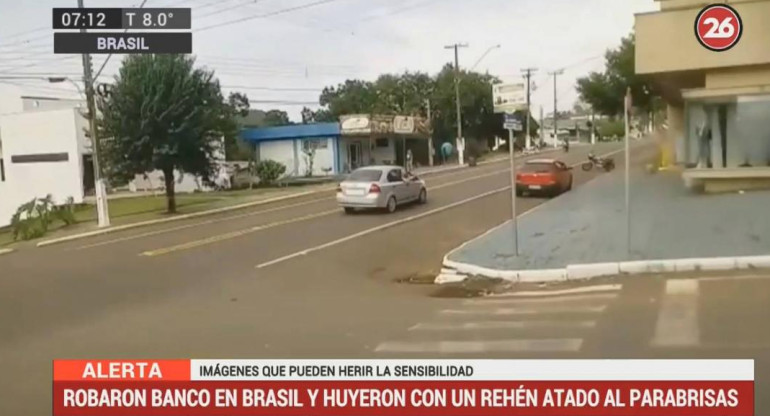 Robo de banco en Brasil y escape en auto con patenta argentina (Canal 26)