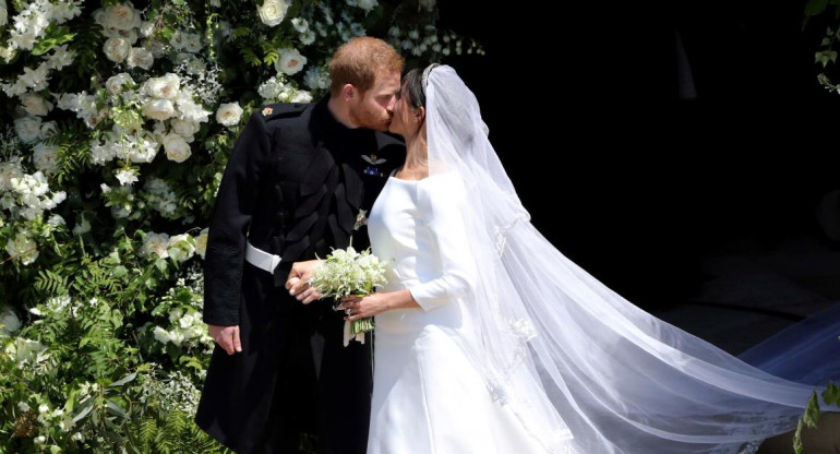 Beso entre el príncipe Harry y Meghan Markle en la Boda Real (NA)