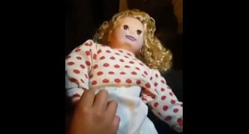 Video viral - muñeca poseída