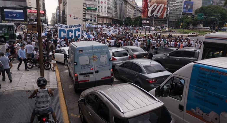 Cortes y protestas en centro porteño 