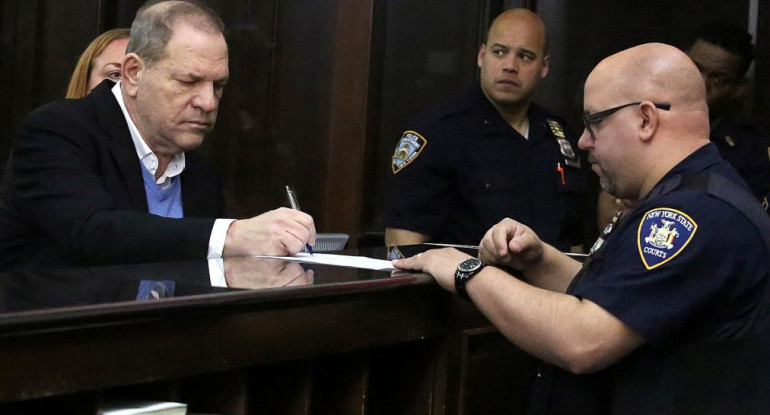 Harvey Weinstein en la policía, Reuters