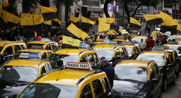 Protesta de taxistas contra UBER (NA)