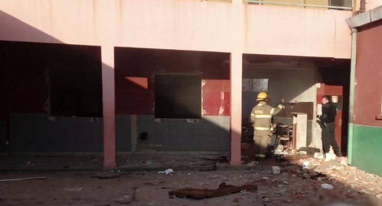 Explosión en escuela de Moreno