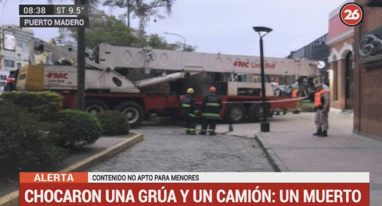 Accidente fatal entre grua y camion en Puerto Madero (Canal 26)