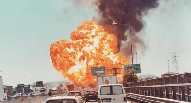 Explosion en autopista de Bologna