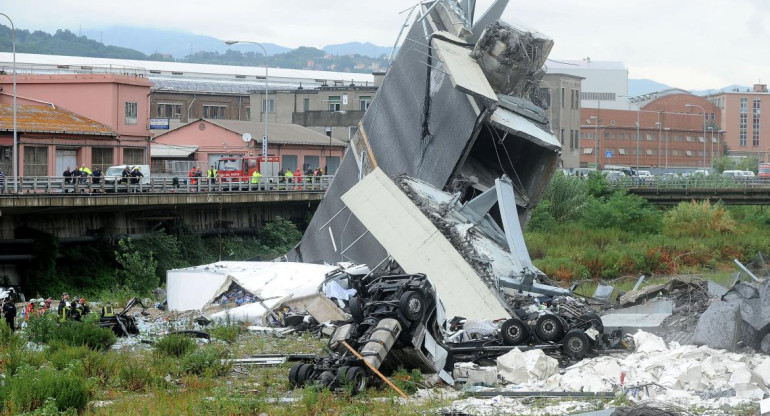 Derrumbe en puente de Italia (Reuters)