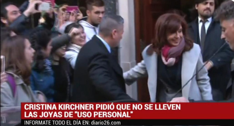 Cristina Kirchner salida de departamento de Recoleta hacia Senado