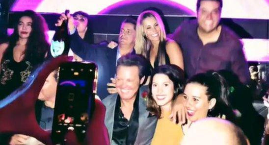 Luis Miguel en el cumpleaños de su hermano