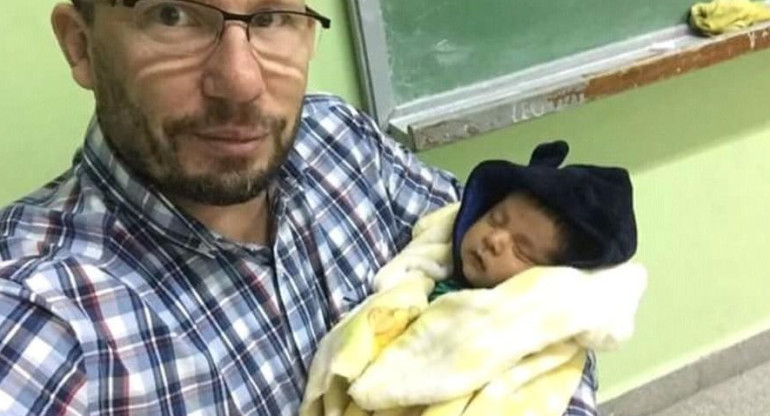 Profesor durmió a un bebé
