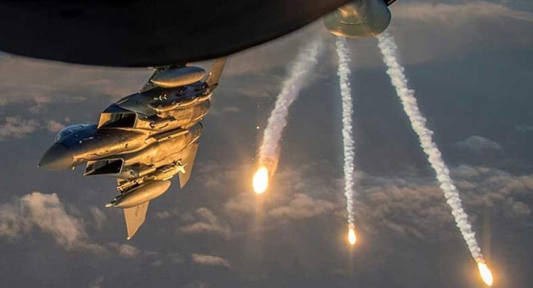 Dos cazas de Estados Unidos lanzaron feroz ataque con bombas de fósforo en Siria (Reuters)