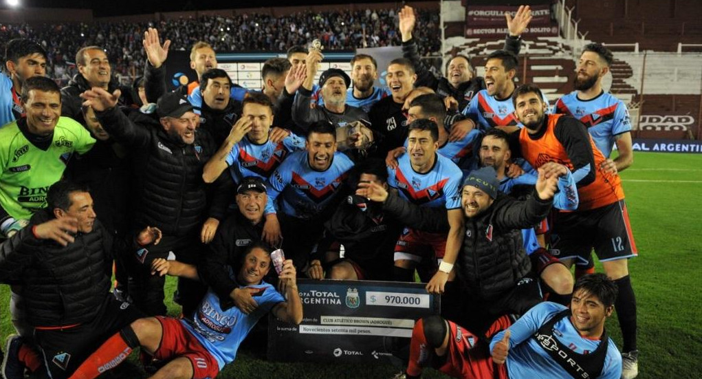 Copa Argentina: festejo de Brown de Adrogué