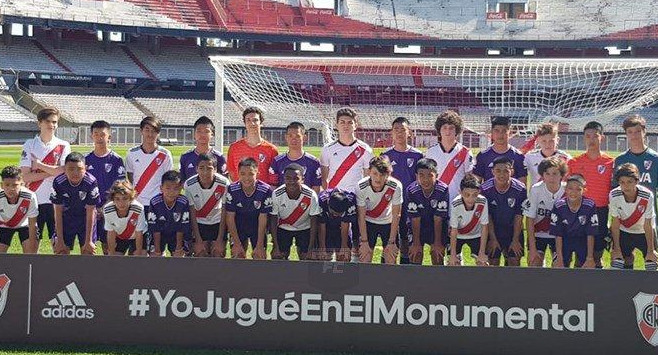 Chicos rescatados en Talianda - visita al Monumental 