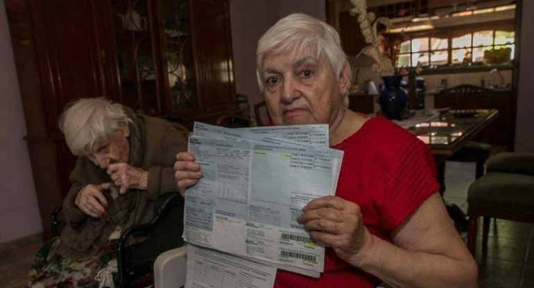 Elsa Fernández y su madre de 106 años - Corte de gas