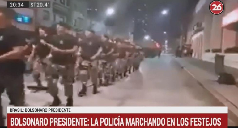 Ganó Bolsonaro y la policía festejó con un desfile por las calles de Brasil, Canal 26	
