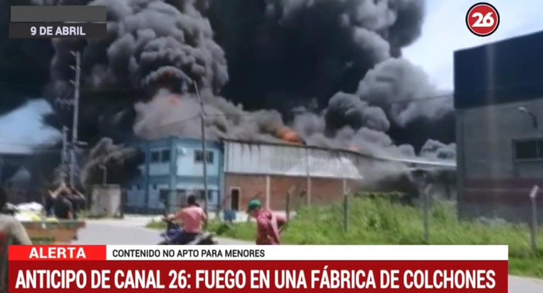 Incendio en fábrica de colchones de Camino de Cintura (Canal 26)