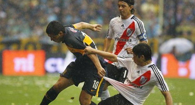 Boca vs. River suspendido por lluvia en 2010