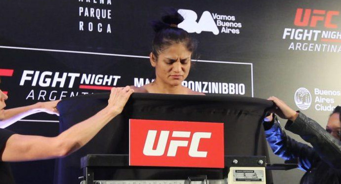 Cynthia Calvillo, mareada en el pesaje para la velada de UFC Argentina