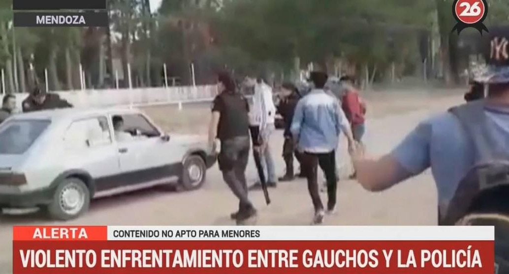 Enfrentamiento entre gauchos y Policía en fiesta regional en Mendoza (Canal 26)