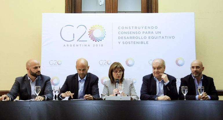 Patricia Bullrich, junto a Guillermo Dietrich y Hernan Lombardi, anunció hoy las zonas de restricción y veda que se dispondrán para la cumbre del G20, NA