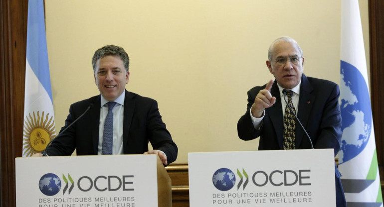 Nicolás Dujovne, se reunió hoy en París con Ángel Gurría, secretario general de la OCDE, NA