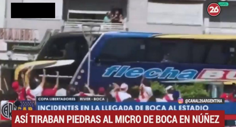 Micro de Boca agredido - Canal 26