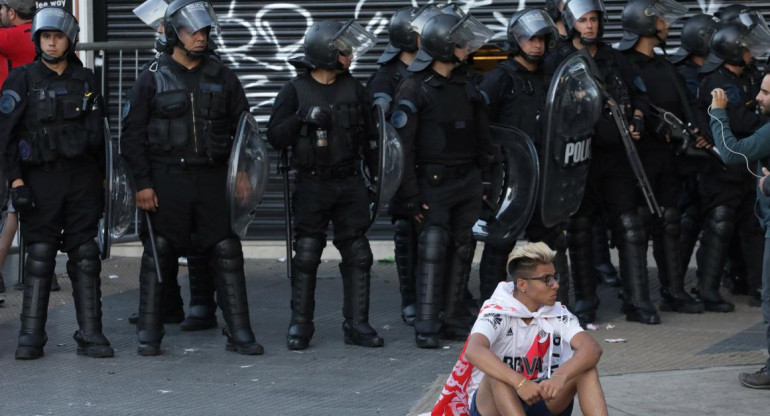 Policía en operativo de seguridad para la Superfinal de Copa Libertadores (Reuters)