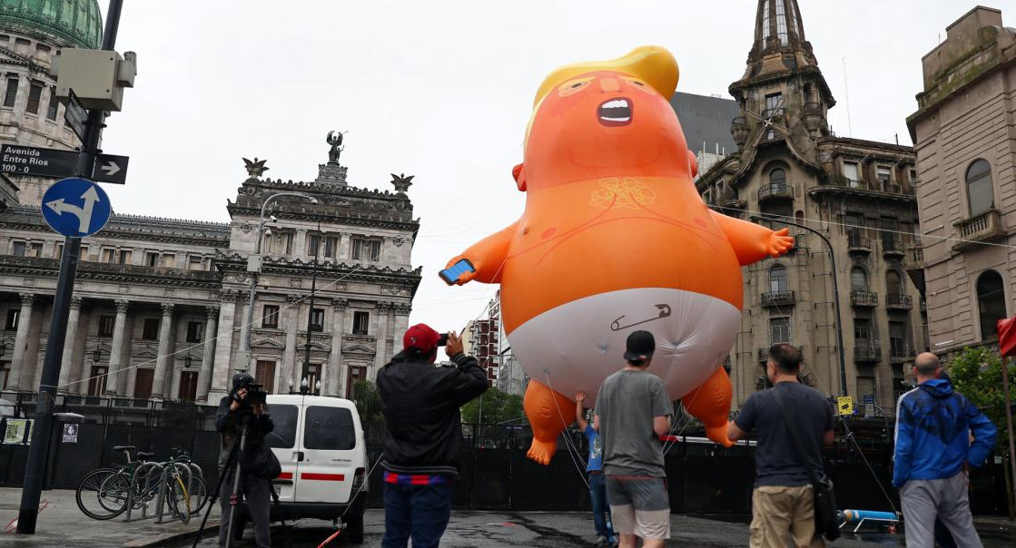 Cumbre del G20 en Buenos Aires, muñeco inflable de Trump, Reuters