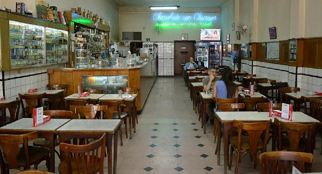  Bar La Giralda de Av. Corrientes, víctima de la crisis económica