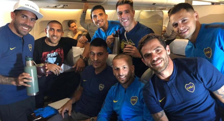 Boca - plantel en el avión en su llegada a Madrid, Superfinal, Copa Libertadores