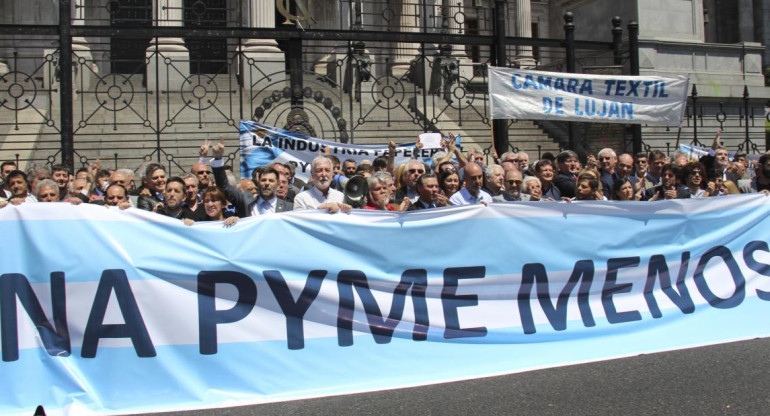 Protesta de PyME en el Congreso, economía, política, NA