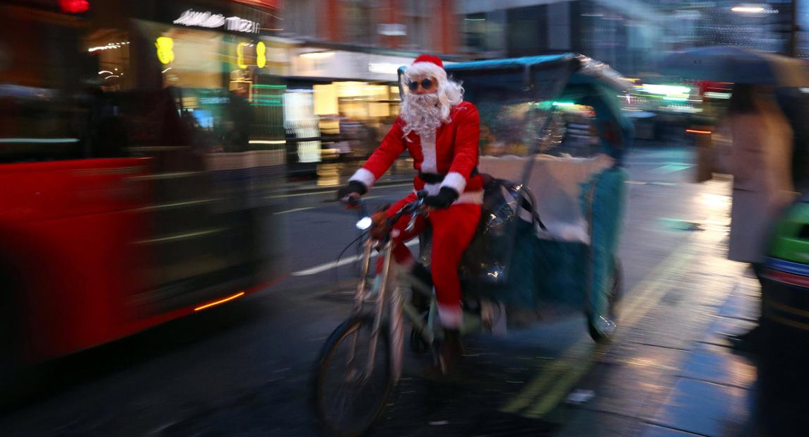 FOTOS de la Navidad en el mundo: los Papá Noel más extraños	- Londres