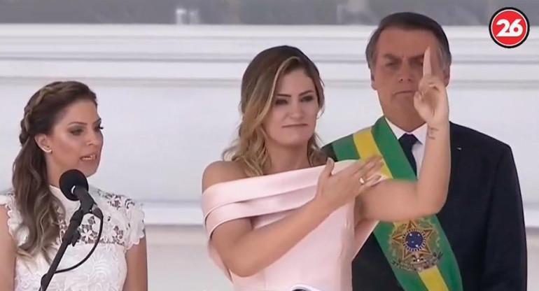 Asunción de Bolsonaro: la Primera Dama dio curioso discurso con lenguaje de señas