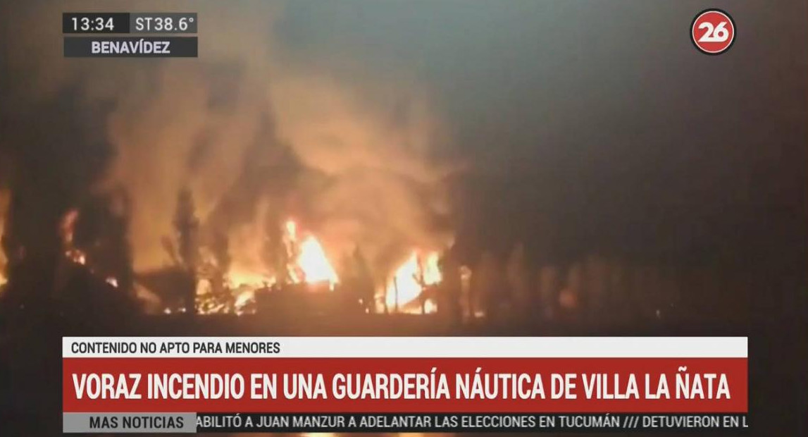 Voraz incendio en una guardería náutica de Villa La Ñata