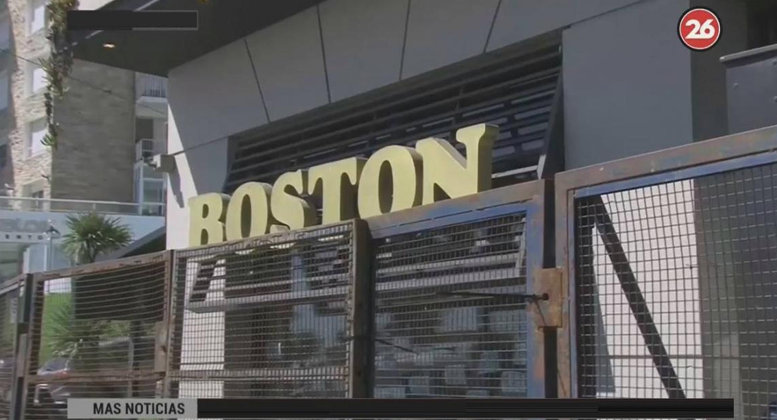 Desalojo de confitería Boston en Mar del Plata (Canal 26)