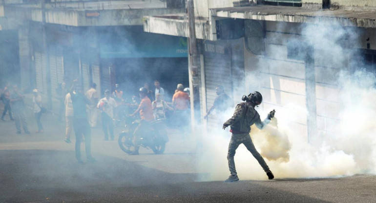 Crisis en Venezuela, incidentes y represión en protesta contra Maduro