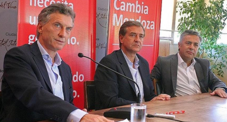 Mauricio Macri con Rodolfo Suárez y Alfredo Cornejo