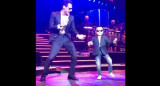 Marc Anthony y su pequeño imitador en escenario