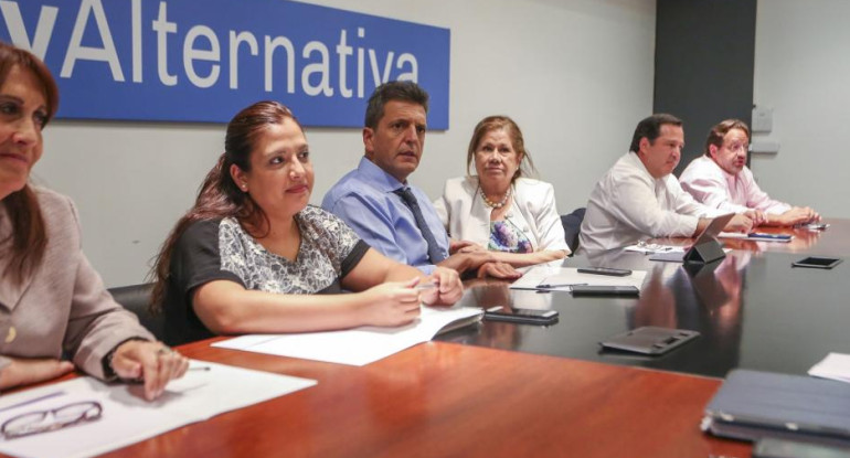 Sergio Massa y Diputados del Frente Renovador por sesiones extraordinarias