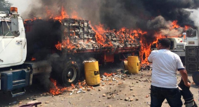 Ayuda humanitaria incendiada en Venezuela, represión de Nicolás Maduro, internacionales