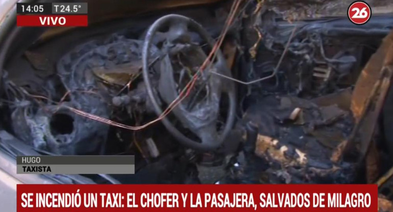 Se incendió taxi en Centro porteño: chofer y pasajera, salvados de milagro, Canal 26