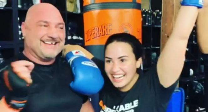 Demi Lovato - entrenador video