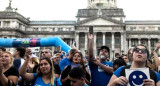 Autismo: miles de personas frente al Congreso para generar conciencia, foto: Twitter