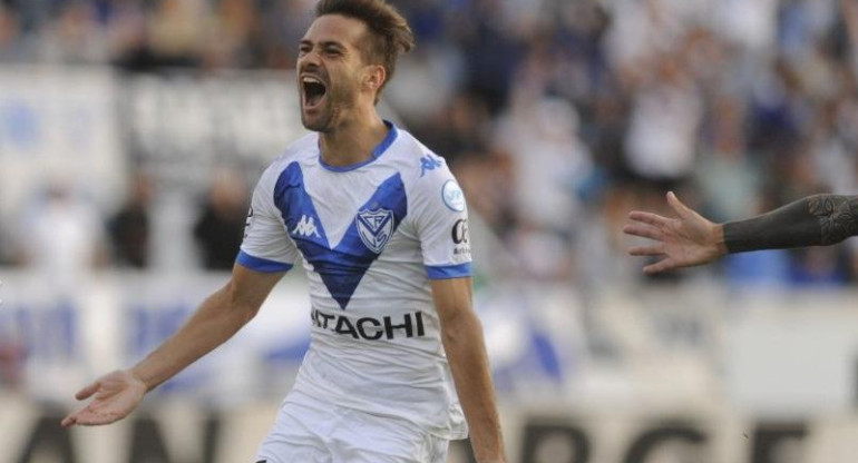 Festejo de Agustín Bouzat en victoria de Vélez ante Lanús