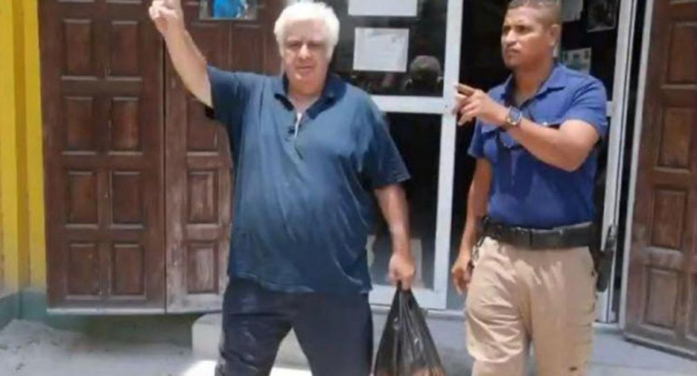 Alberto Samid fue trasladado desde la comisaría de San Pedro hacia la capital de Belice