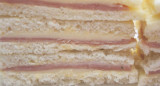 Sándwich de miga de jamón y queso