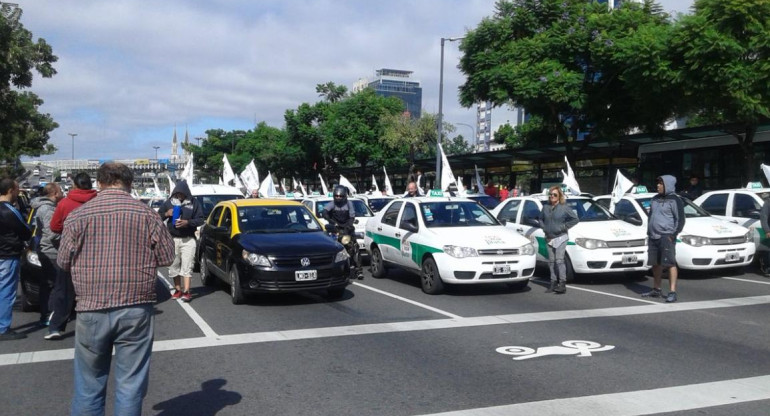 Protesta de taxistas en el Centro Porteño