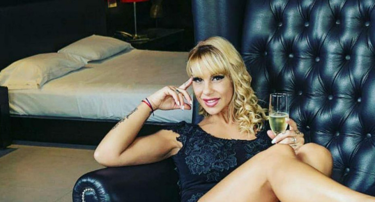 Mónica Farro prendió fuego Instagram con saludo hot desde su cama	